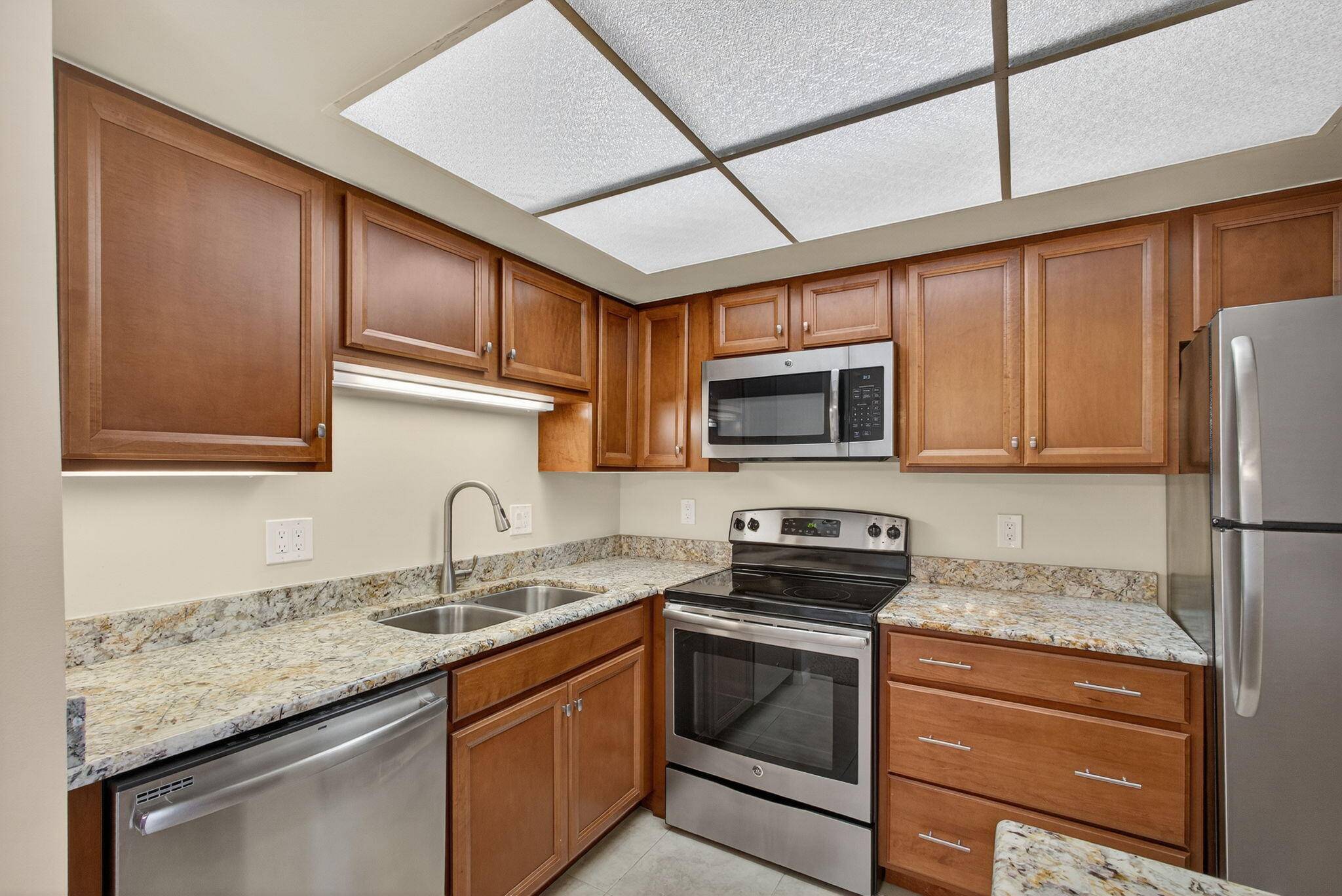 Charming 2 2 condo in Palm Beach.