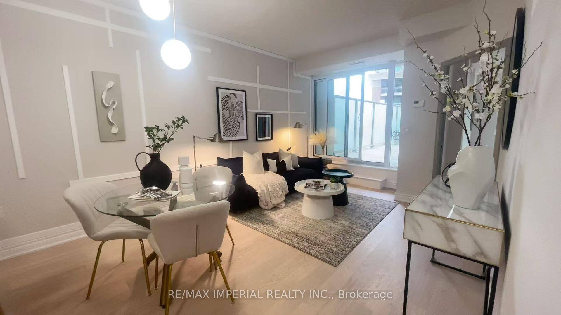 Experience urban living at its finest in this rare Liberty Village condo !