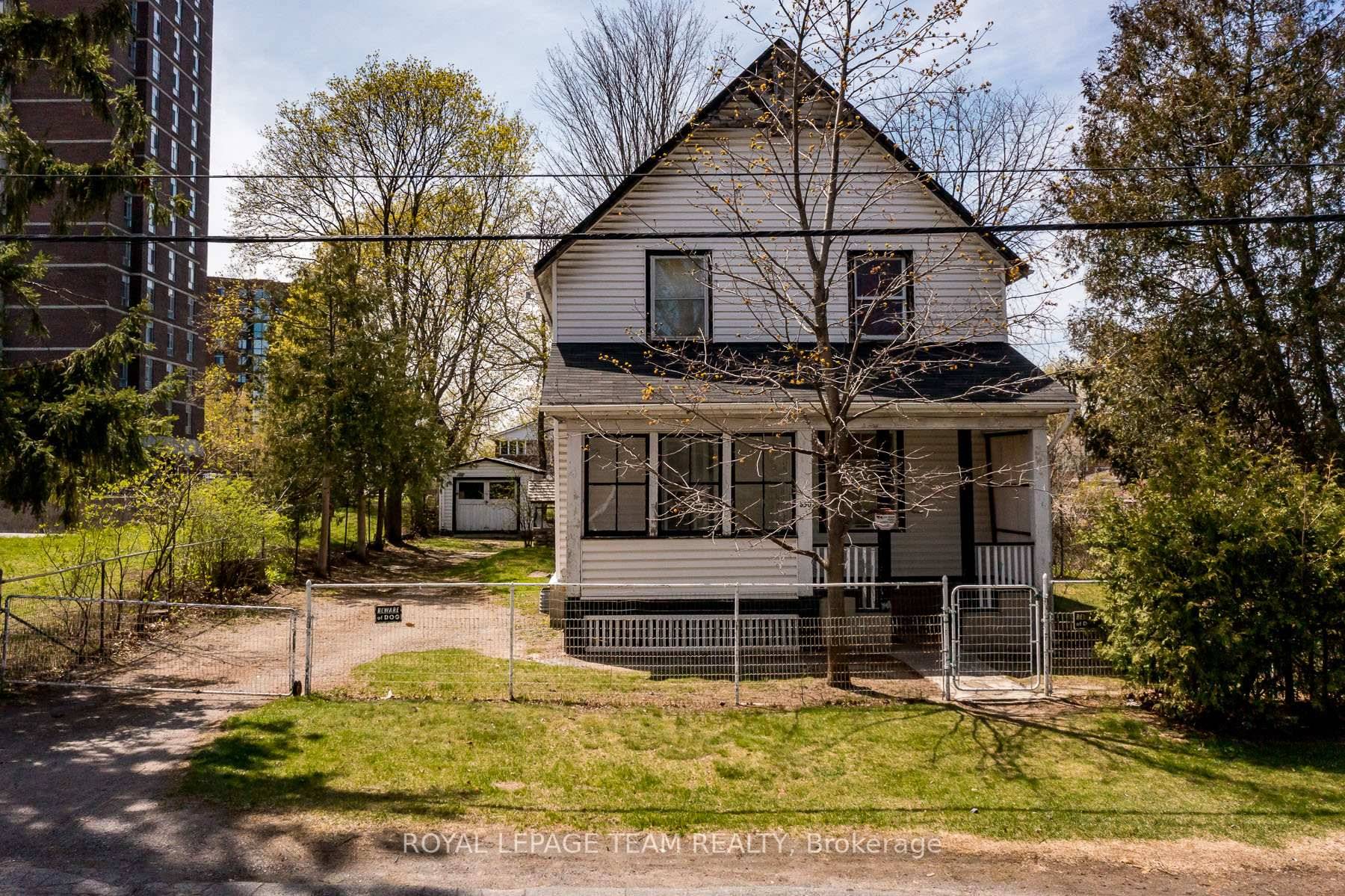 ATTENTION DEVELOPERS ! ! R4N Residential Fourth Density Zone Rare opportunity in Britannia Heights on a 66' x 121.