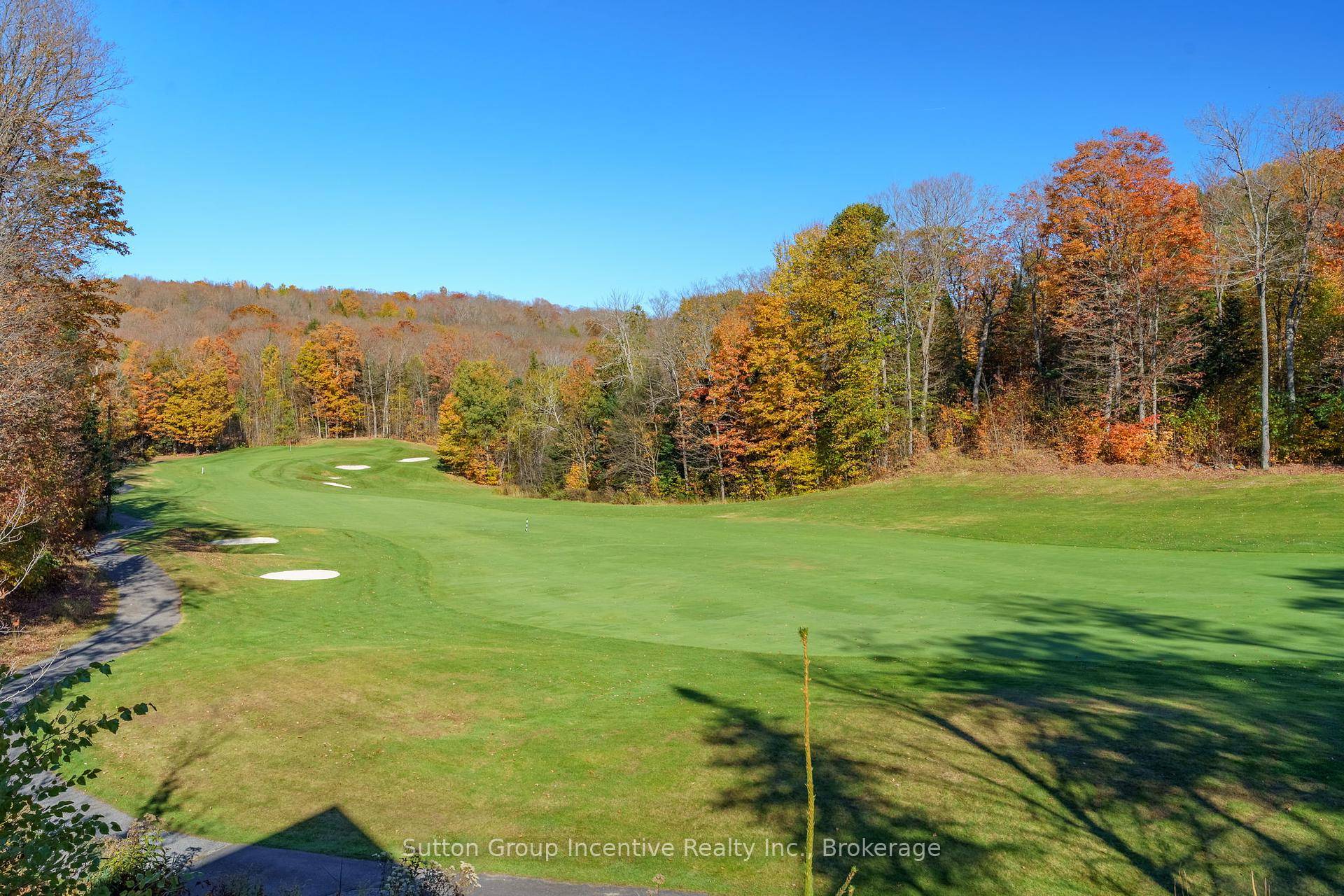 Welcome to one of the newest listings in Deerhurst Highlands, with over 3, 000 sq ft of finished luxury space.