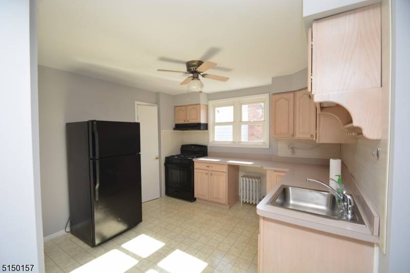 Charming 2 Family Home in Quiet Neighborhood ?
