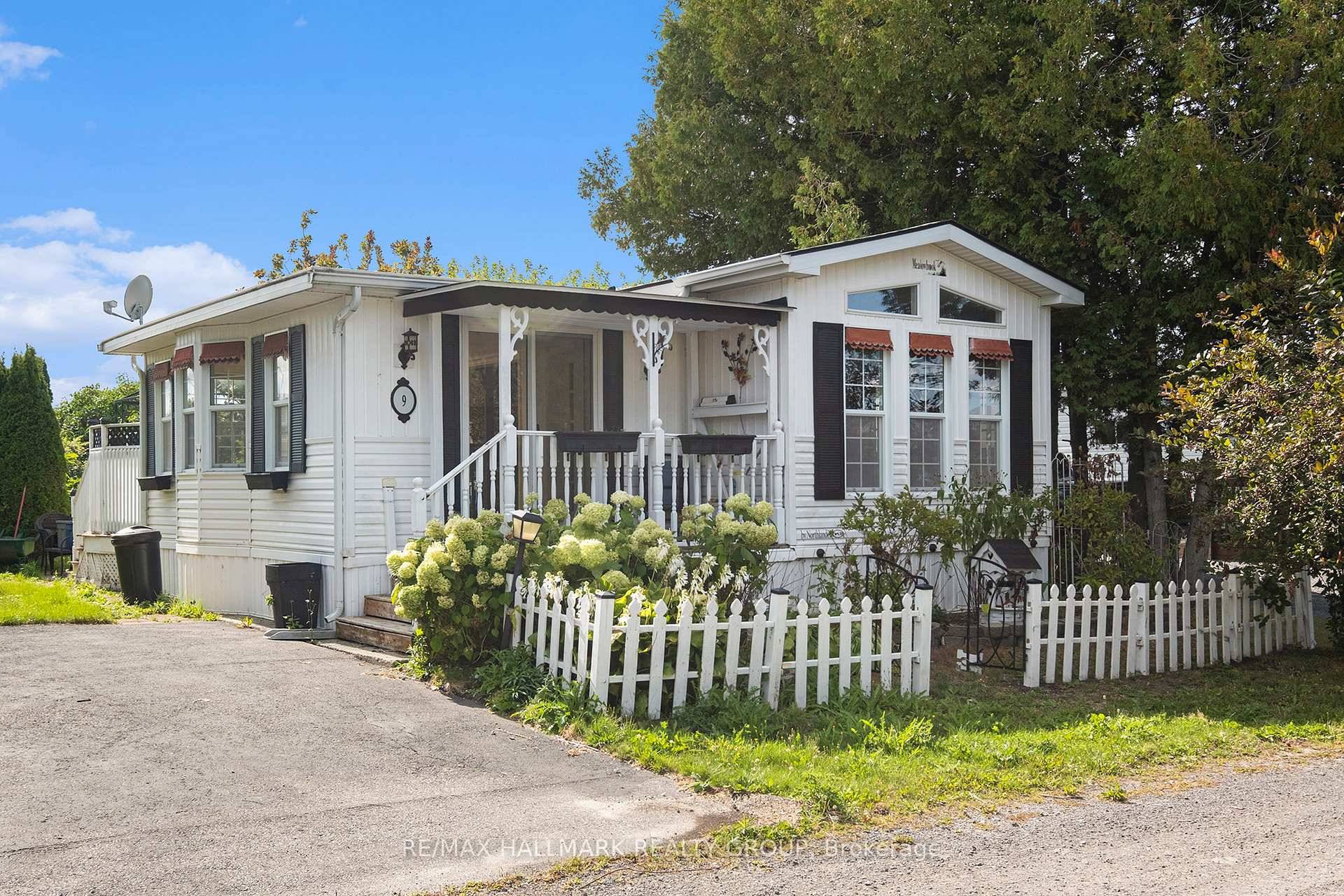 Welcome to Ashton Pines Retirement Community country living at its best in this sought after 55 adult community, ideally located just eight minutes from both Stittsville and Carleton Place.