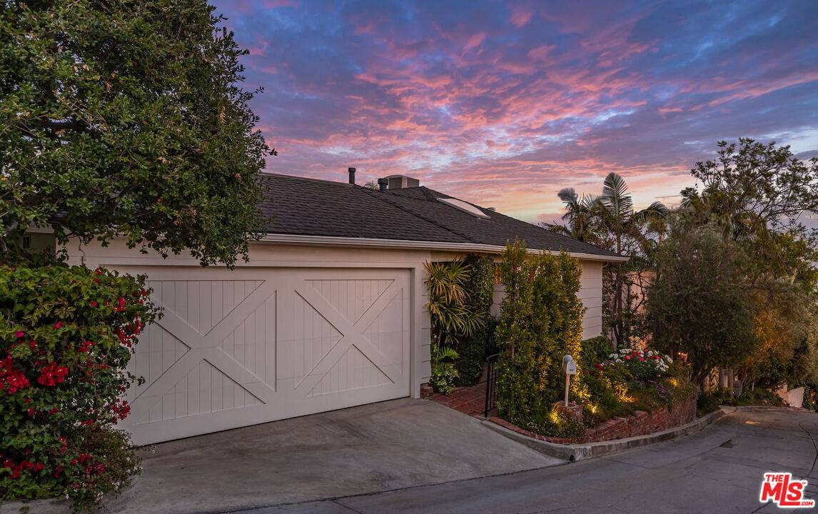 1612   Gilcrest Dr 2BR Beverly Hills Post Office | B.H.P.O. La