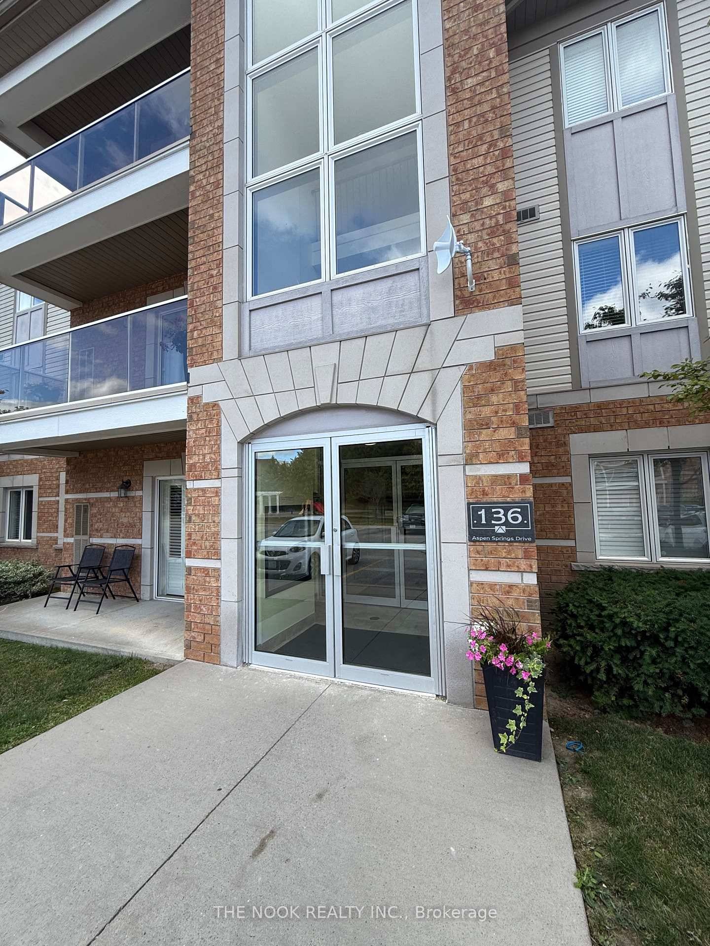 Welcome to 105 136 Aspen Springs Drive, Bowmanville !