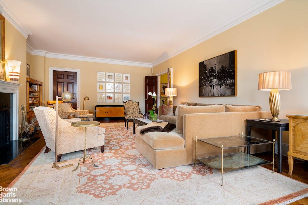 Splendid and sprawling 9 room residence, located in one of Rosario Candela's finest white glove cooperatives.