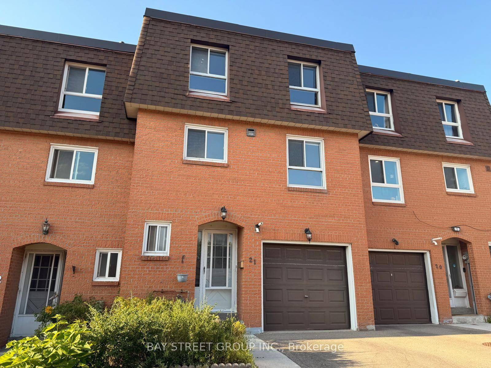 Meticulously maintained 3 bedroom condo townhome in the heart of Agincourt !