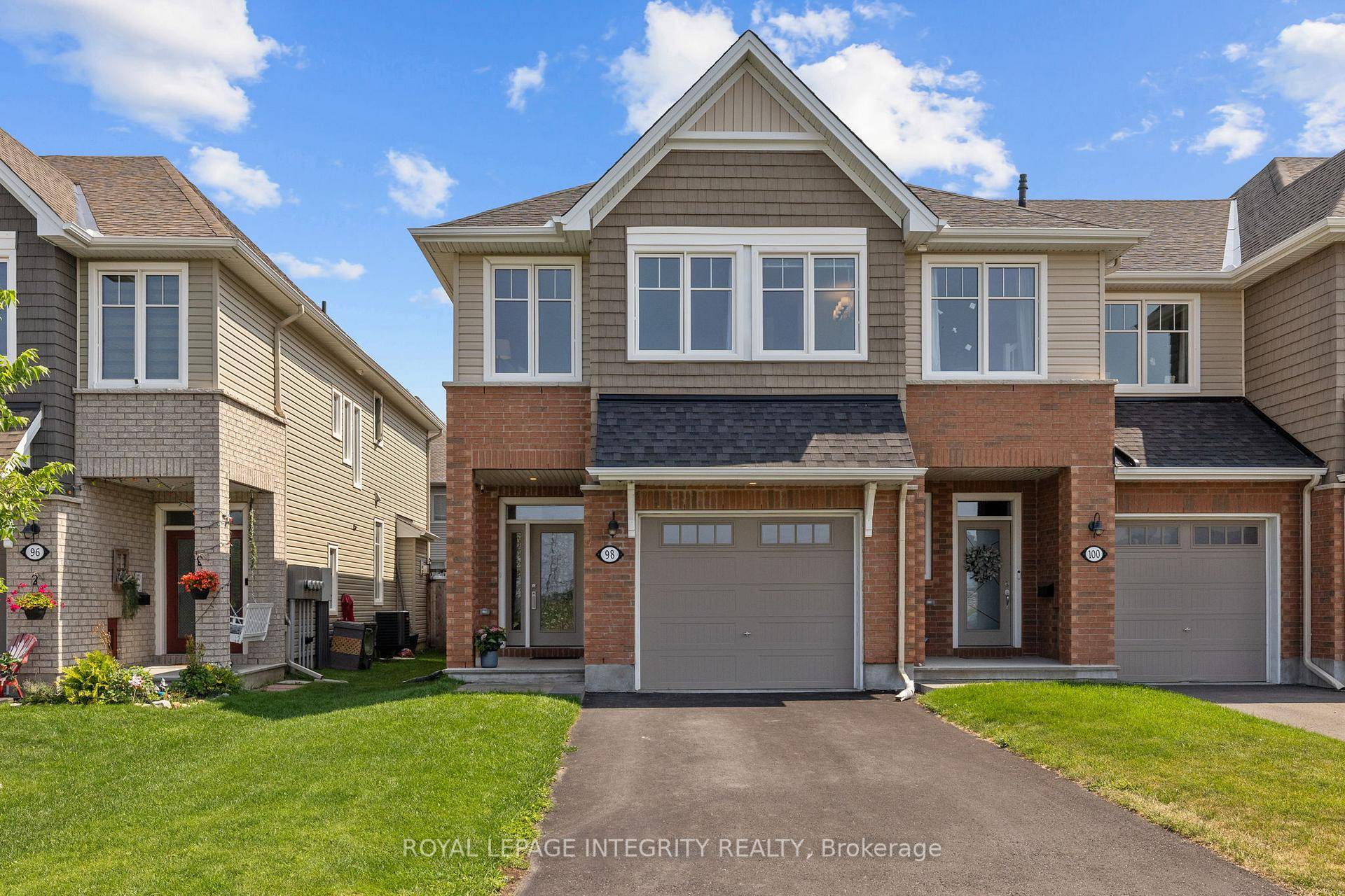 Welcome to 98 Jardiniere, A well maintained spacious 2021 built, 3 bed, 3 bath END UNIT townhouse with an OVERSIZED garage amp ; a PRIVATE driveway in the sought after ...