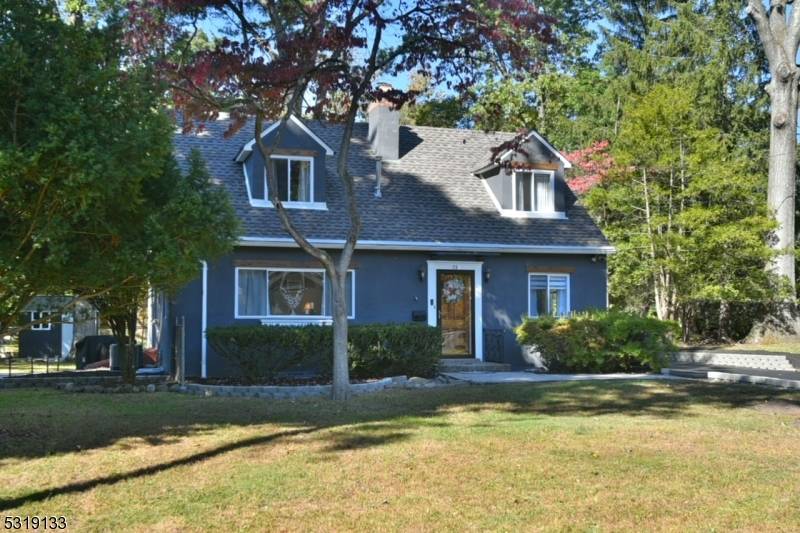 Welcome to this charming 3 bedroom Cape Cod rental in Wyckoff !