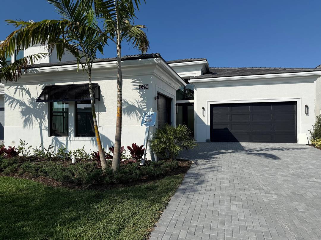 Experience luxury living !