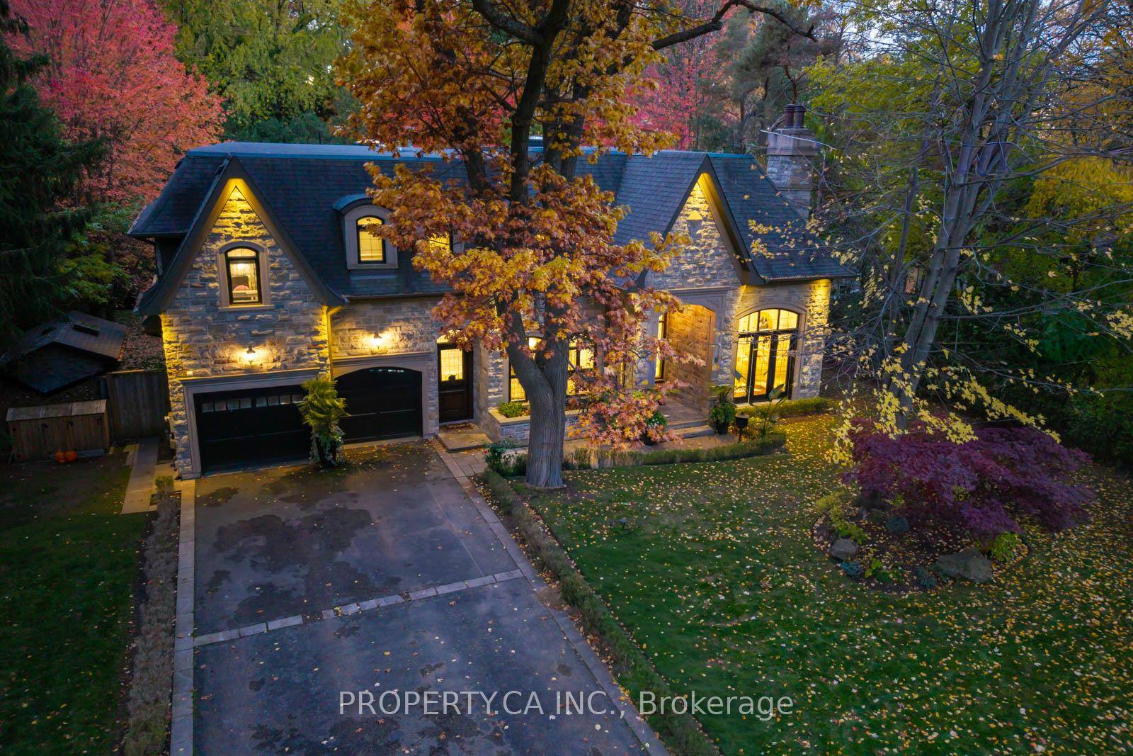 Exquisite custom David Small designed estate in Prestigious Mineola West.