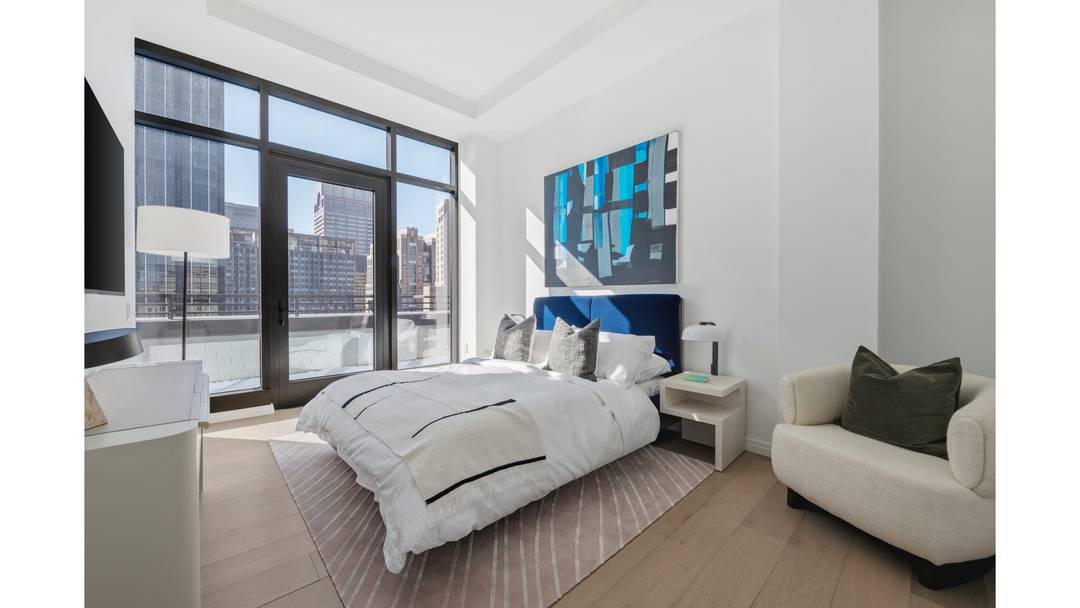 Immediate Occupancy This spacious 1, 079 square foot, one bedroom, one and a half bathroom residence designed by Thomas Juul Hansen features an open living concept with floor to ceiling ...