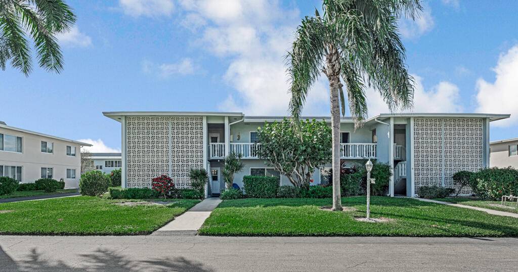 Start your south Florida lifestyle in this nicely appointed and renovated and perfectly maintained condominium.