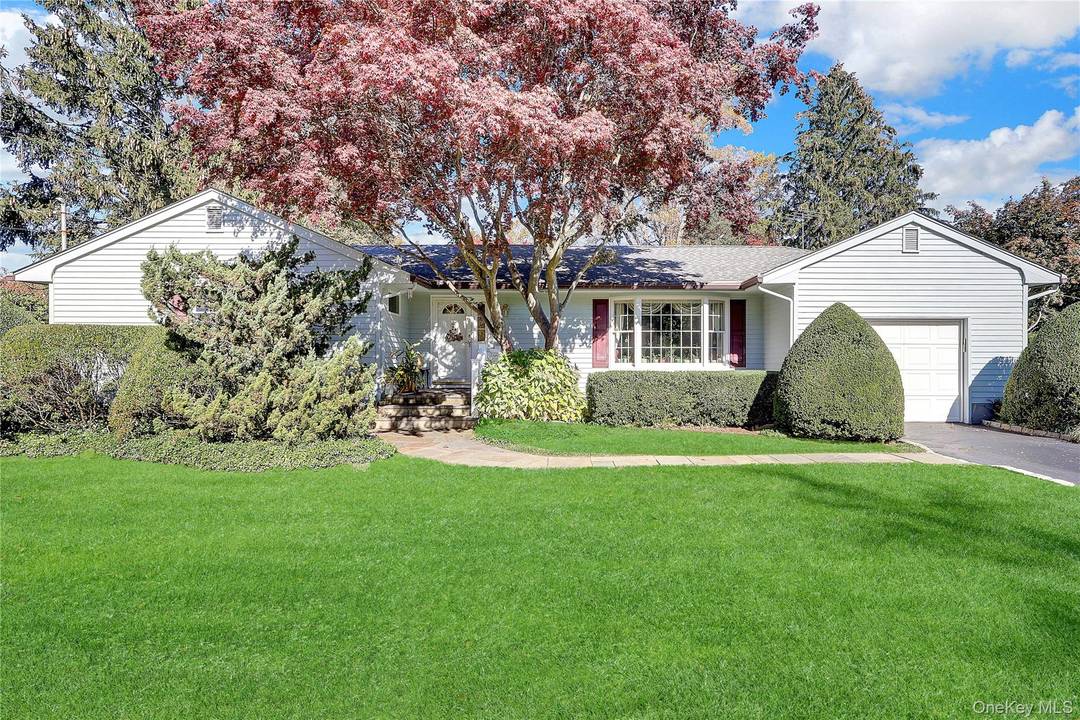 Welcome to Strongs Neck, one of the most sought after communities on the North Shore.