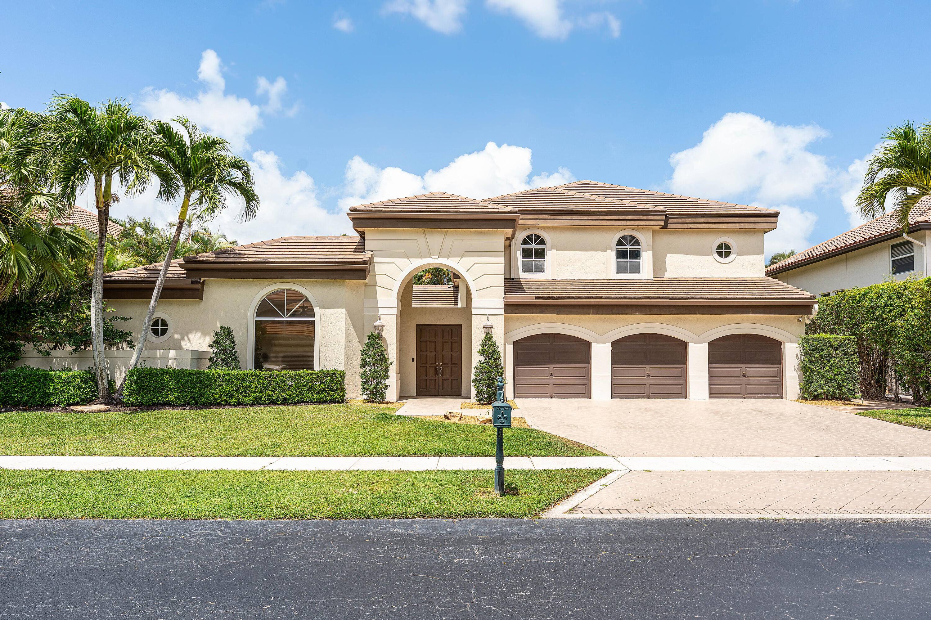 This beautiful courtyard home with a totally renovated private pool and outdoor space offers 4 bedrooms, 3 1 2 bathrooms, plus spacious living areas.