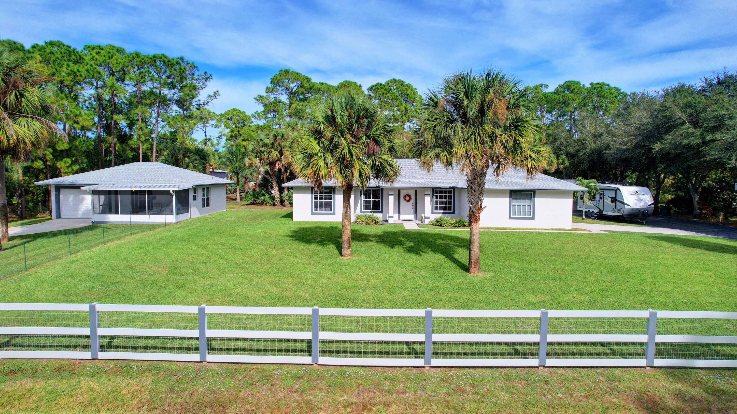 Welcome to this meticulously maintained multi structure estate offering the perfect combination of comfort, privacy, and functionality.