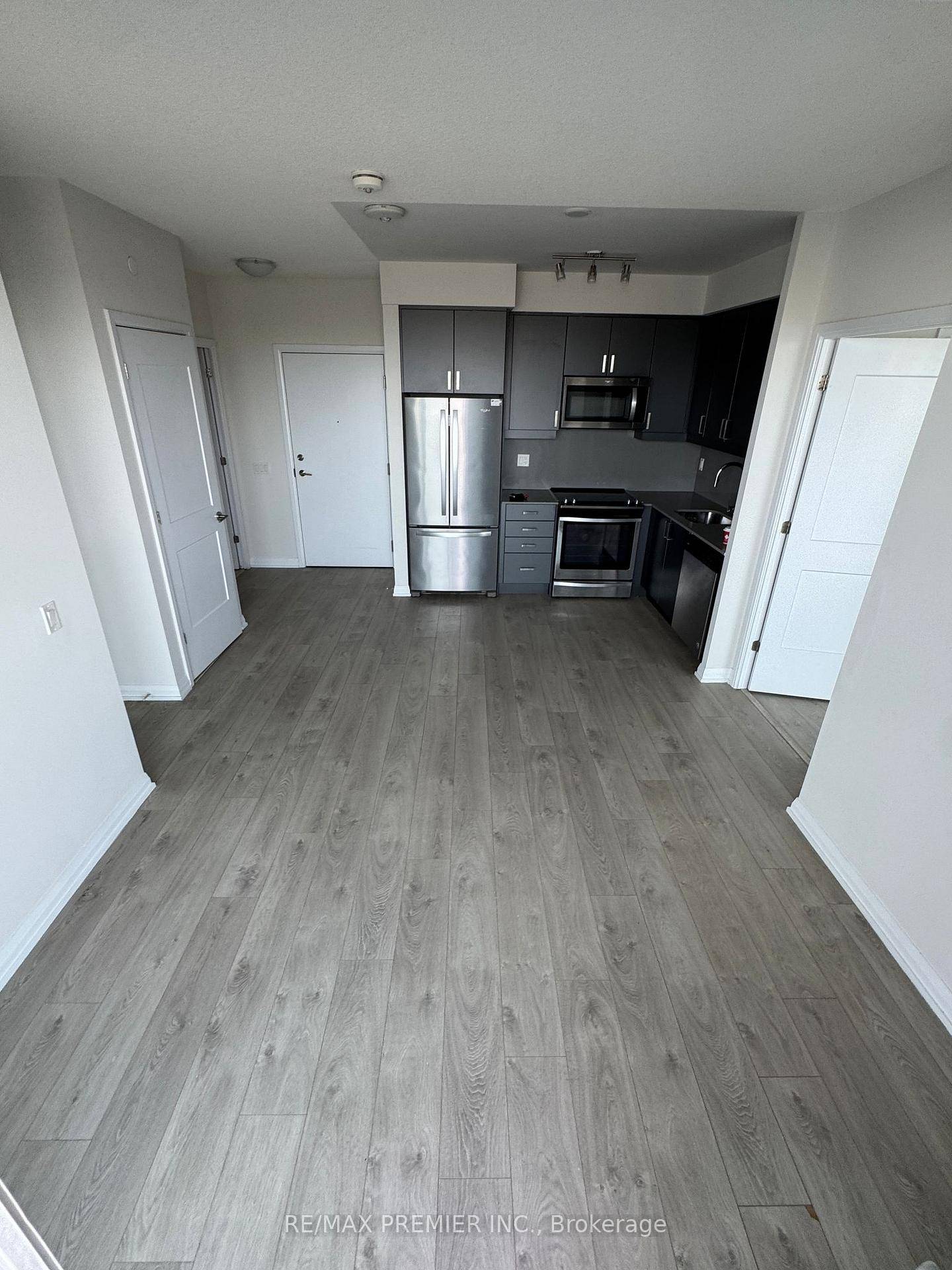 LUXURY 2 BATH CONDO IN THE HEART OF VAUGHAN !