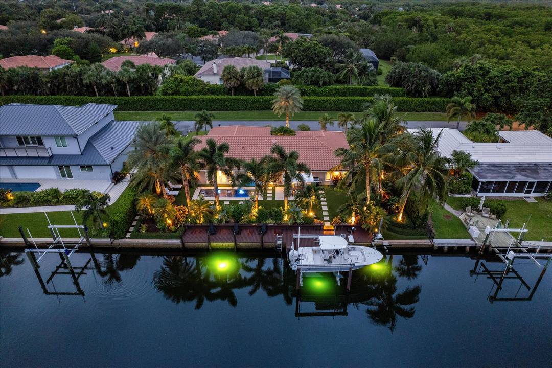 Luxuriously Renovated Waterfront Pool Home in The Soundings, Hobe Sound, FL Discover coastal living at its finest in this impeccably renovated 3 bedroom, 2 bath pool home with a 2 ...