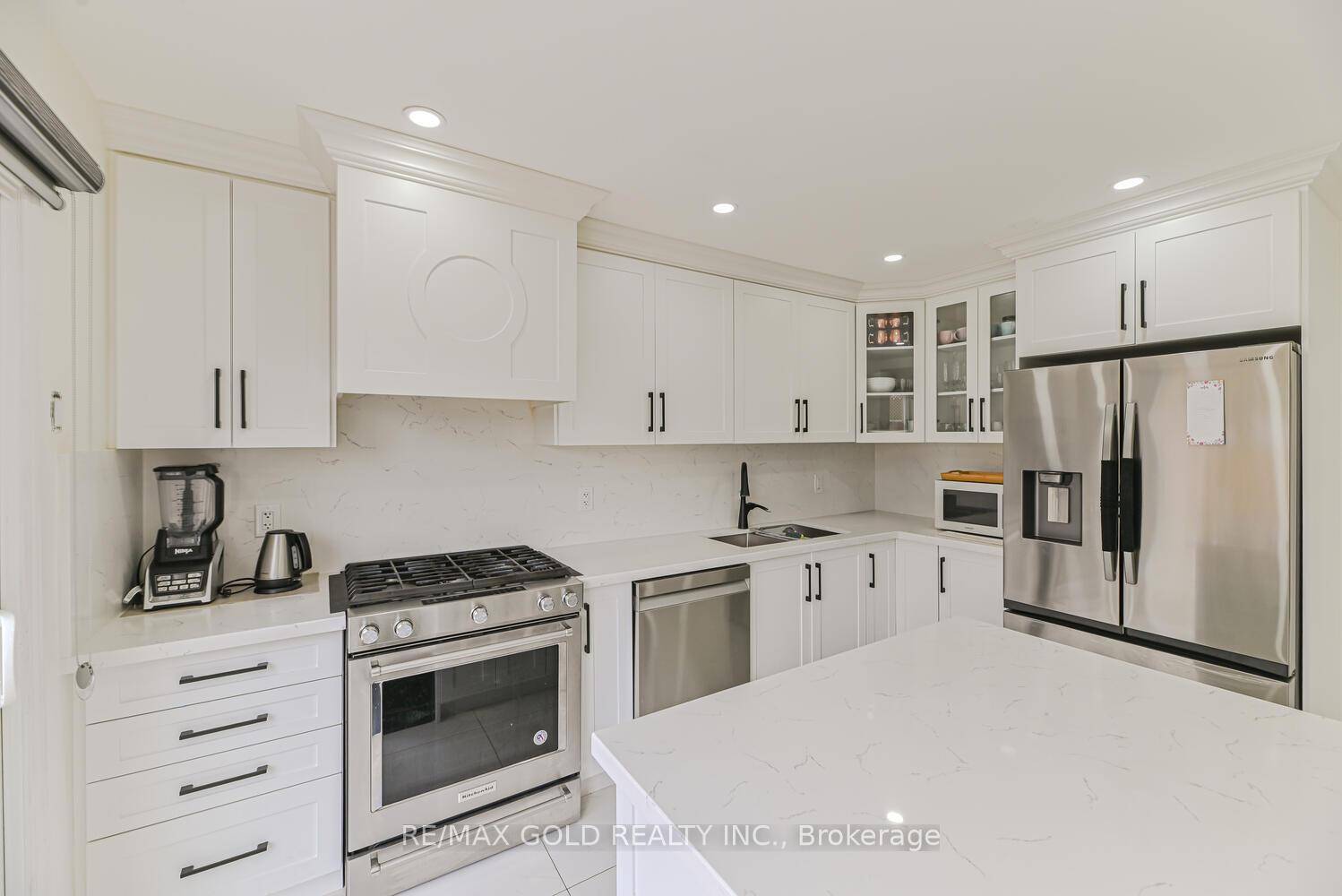 This bright and charming fully upgraded and fully renovated semi detached 2 storey home is situated on a premium 35 x 110 ft lot.