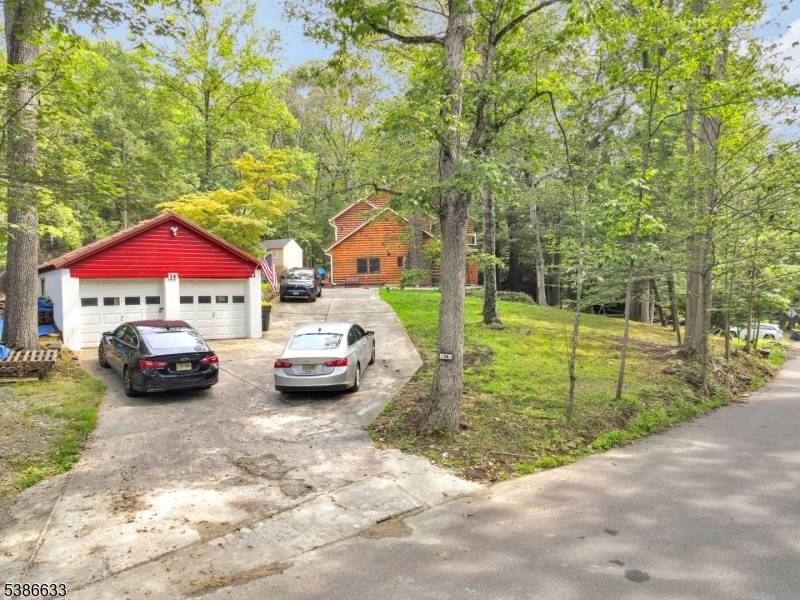 Sophisticated Country Living in Prestigious Warren !