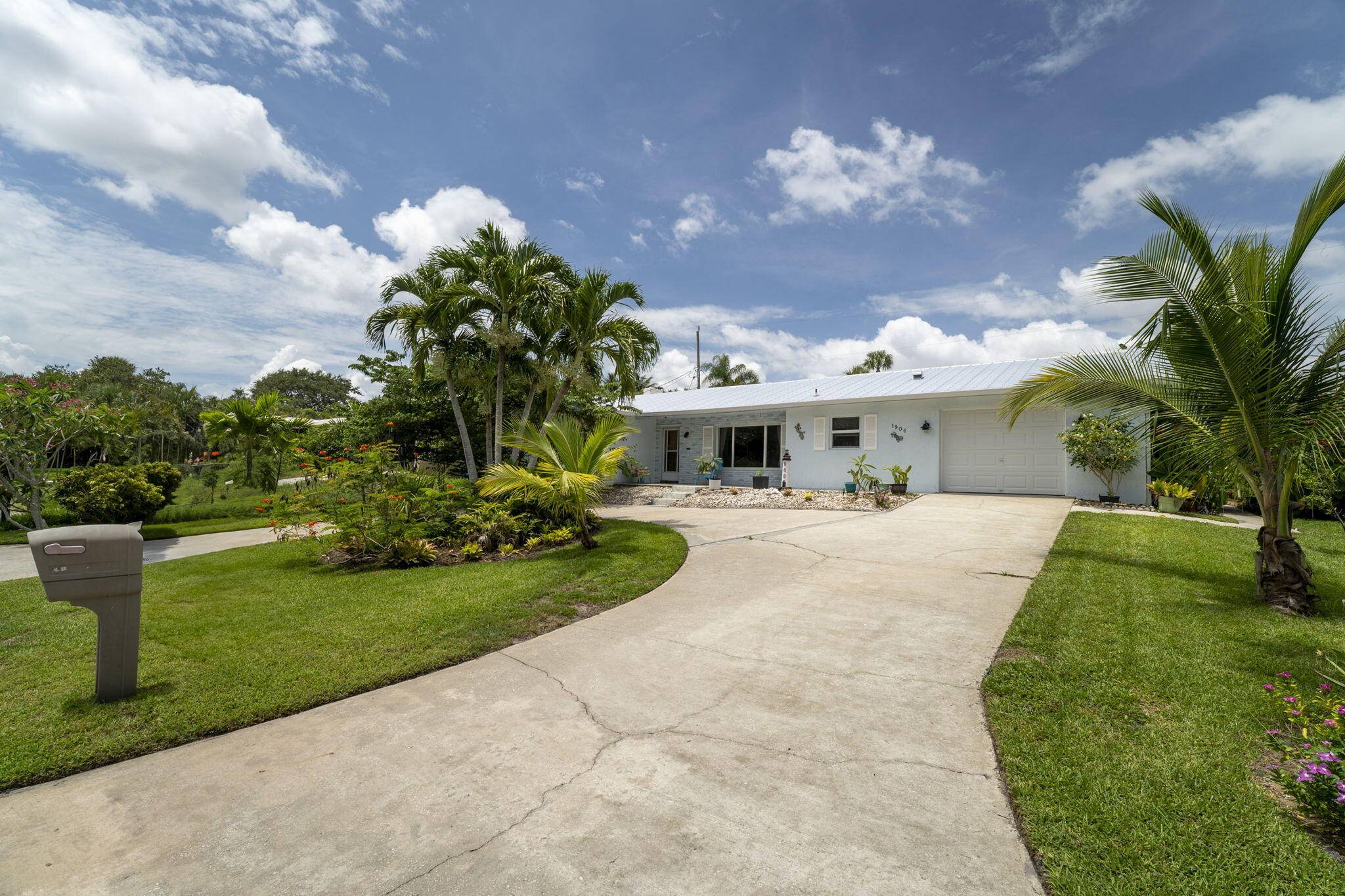 Live Just Steps from the Indian River in Charming Jensen Beach !
