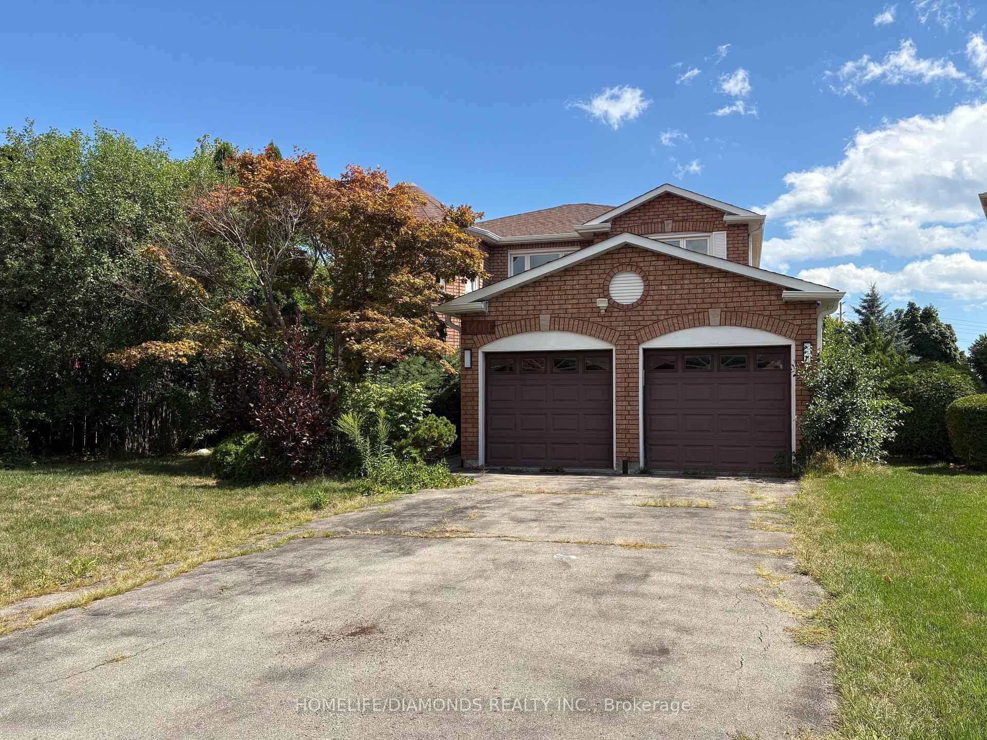 Stunning Royal Pine Executive Home offering 2, 772 sq.