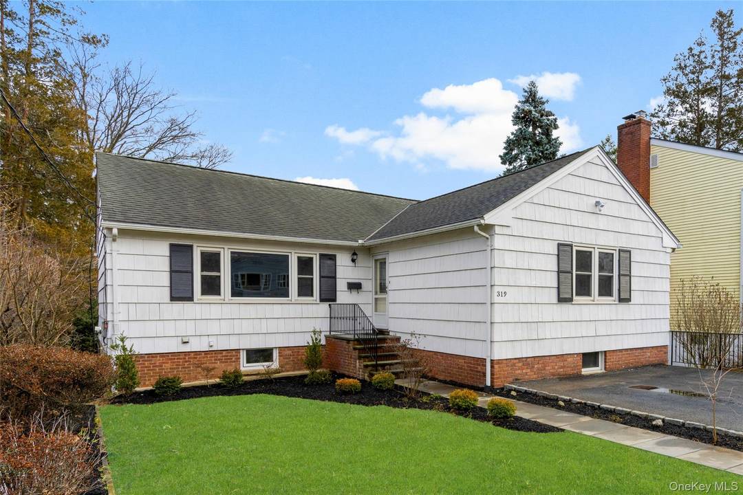 Effortless Ranch living in a prime Mamaroneck location !