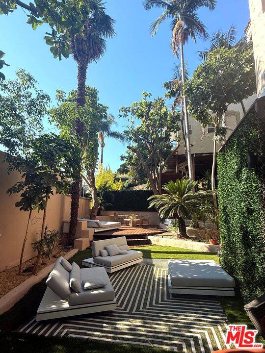 2066  GLENCOE WAY 2BR Hollywood Hills East La