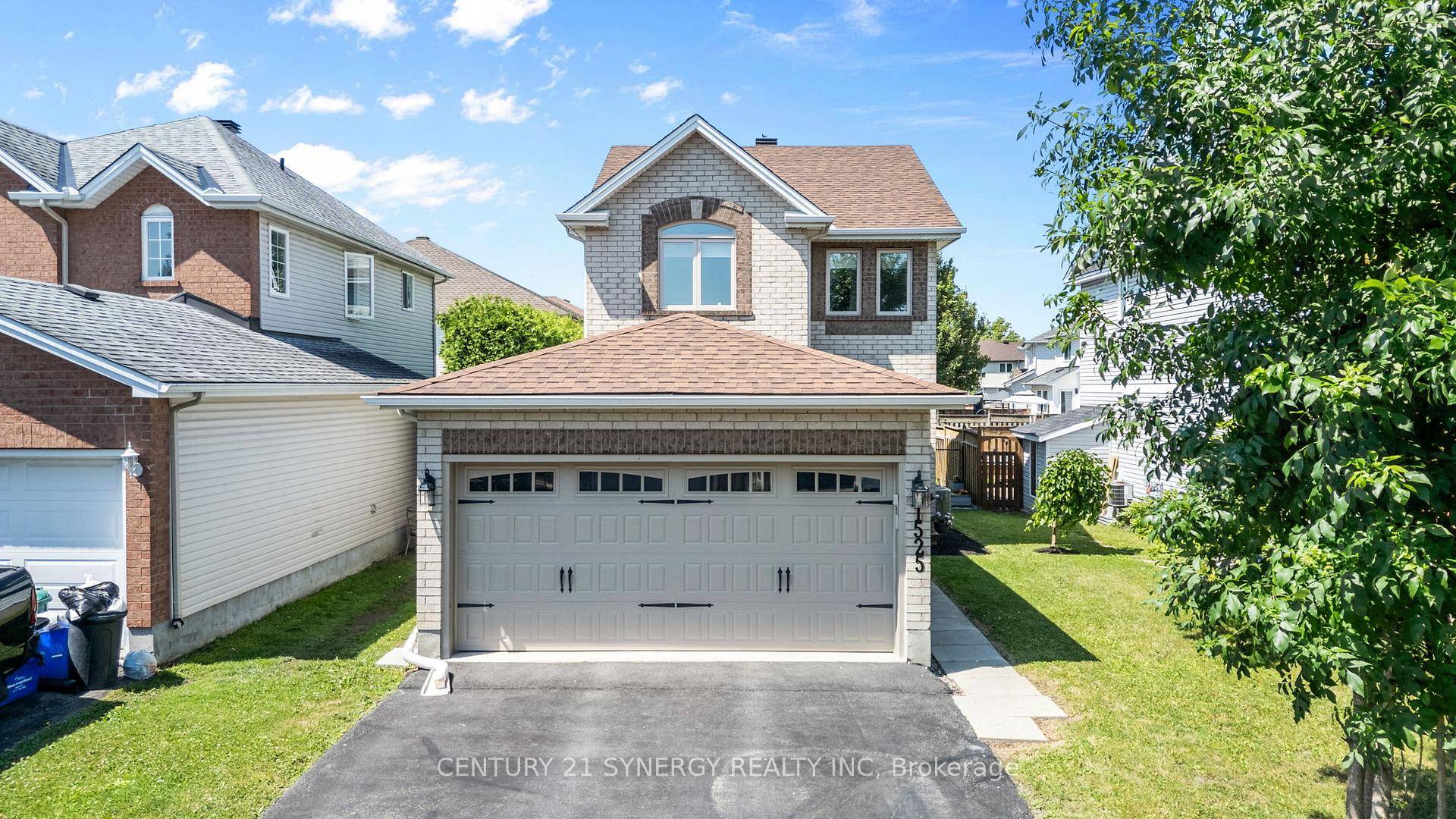 A Stunning Carpet Free Home in Desirable Fallingbrook.