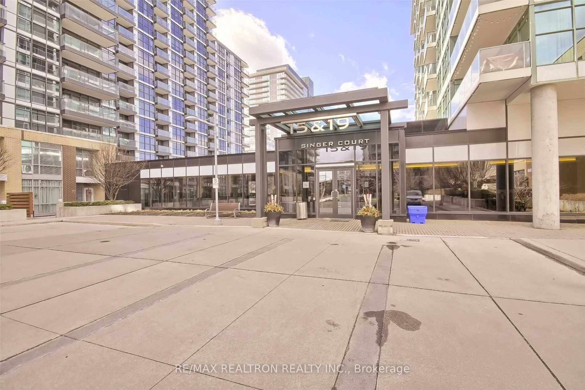 Well Kept Condo With Approx.