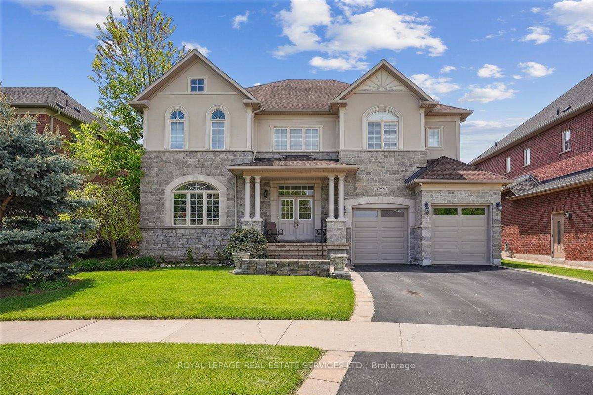 Elegantly appointed impressive residence with backyard oasis in the exclusive enclave community of Fairway Hills, Glen Abbey !