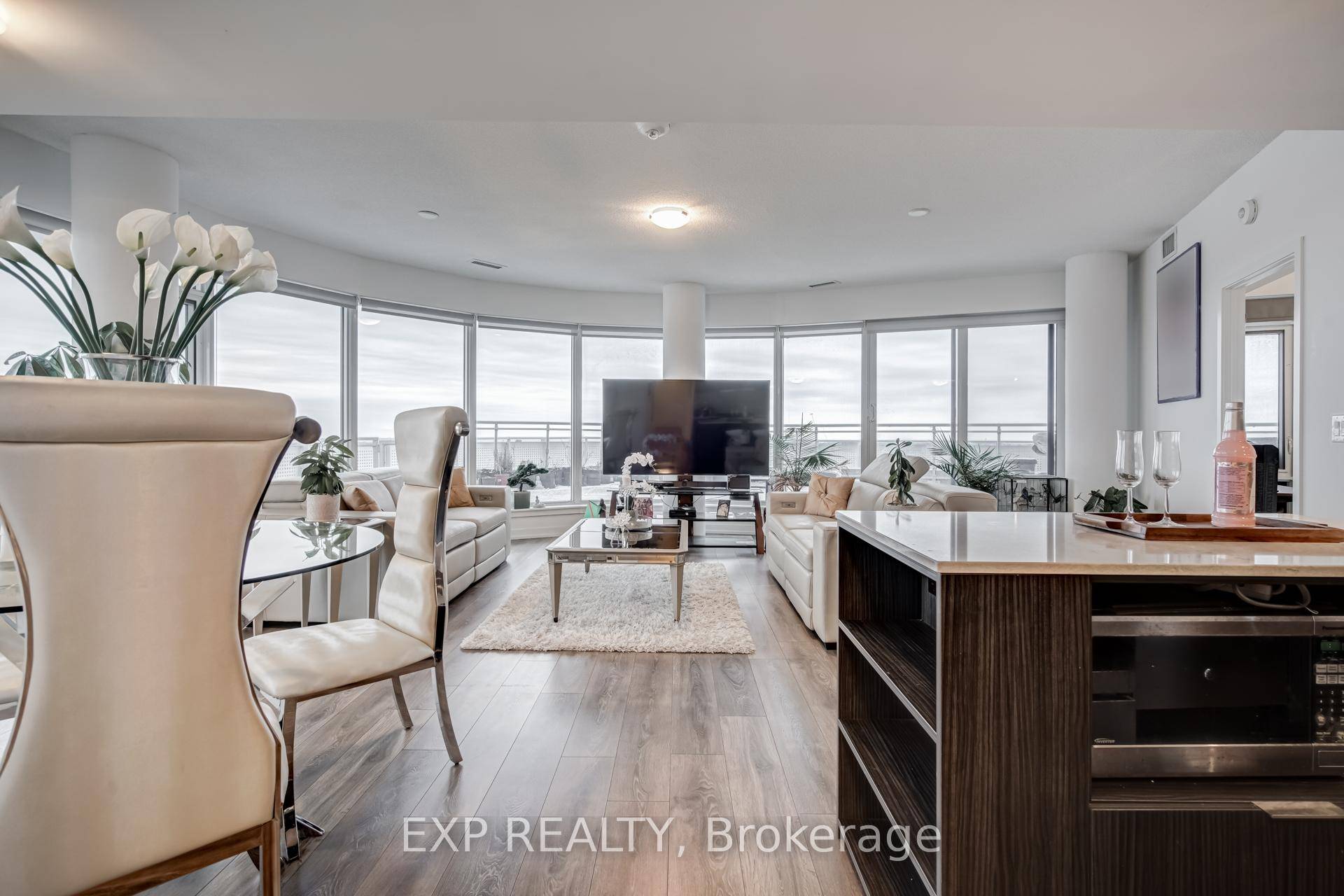 Look No Further. Luxurious 3 1 Br, 2 Wr With A Huge Terrace In The Iconic Bldg.