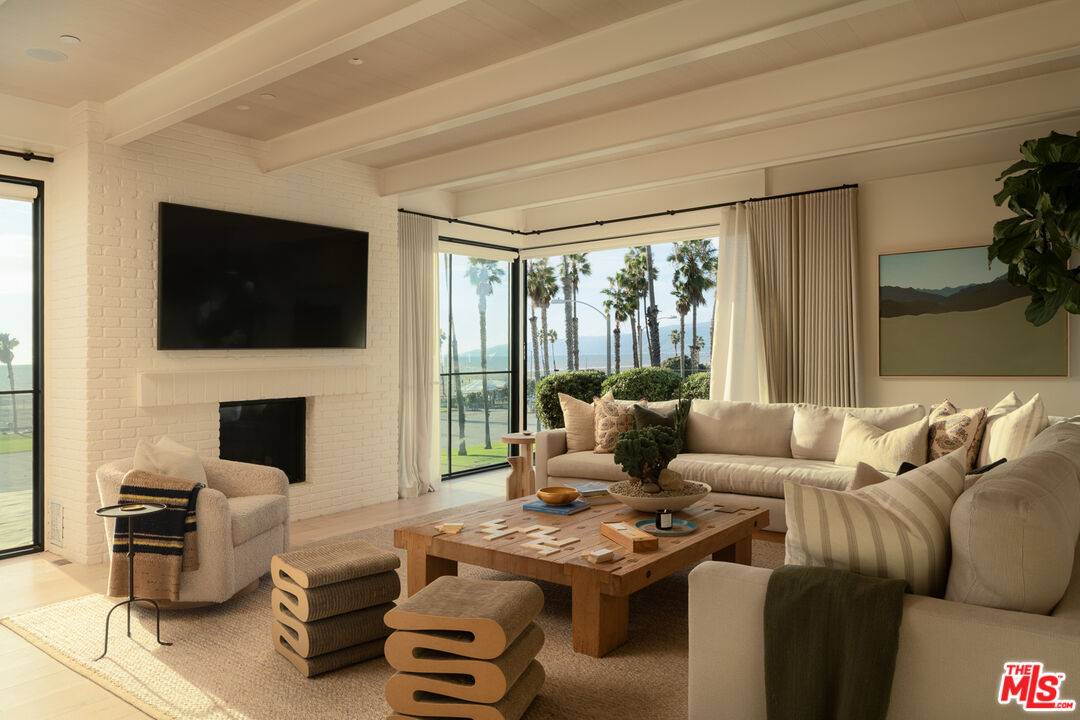 120  N Hart Ave 4BR Santa Monica La