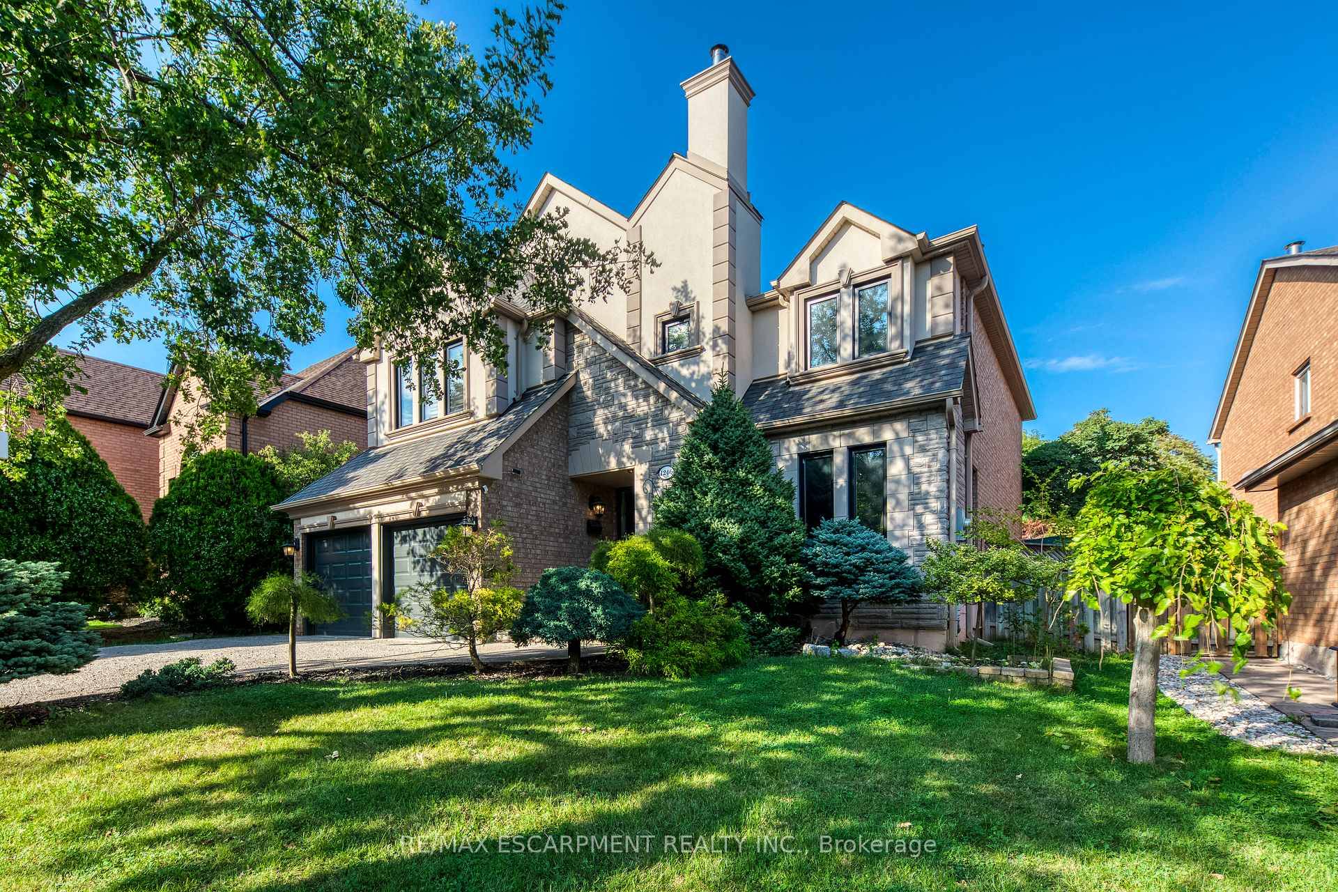 Welcome to 1246 Saddler Circle, a beautifully updated home nestled in one of Oakville's most sought after neighbourhoods and placed on a large lot with a frontage of 55 feet ...