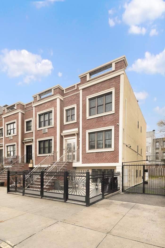 Exceptionally Crafted 3 Family Townhouse in Coveted Bedford Stuyvesant Neighborhood Step into the realm of sophisticated living with this meticulously crafted 3 family townhouse located in the esteemed neighborhood of ...
