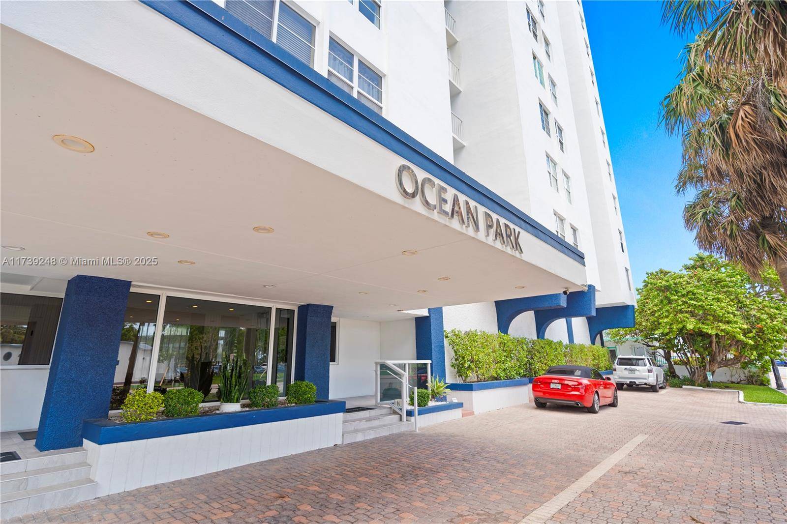A great find and opportunity in the heart of Miami Beach featuring DIRECT OCEAN VIEW !