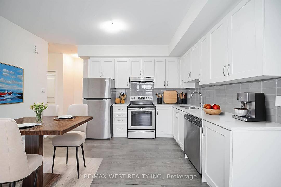 Experience exceptional urban living in this beautifully maintained home at Unit 20 39 John Perkins Bull Drive, ideally located in one of Toronto's most convenient and fast growing neighbourhoods.