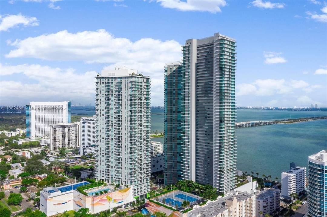 Tastefully furnished, spacious 1 BD 2 bath apartment in Gran Paraiso, is the TRENDIESTdevelopment in Edgewater with 5 star amenities such as spectacular pool over looking Biscayne Bay, 10, 000 ...