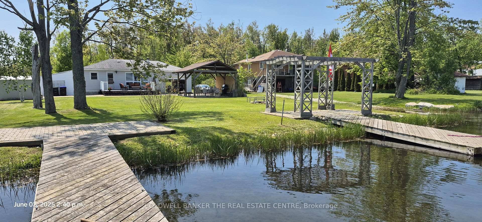 Lake Simcoe ! The perfect Waterfront Retreat !
