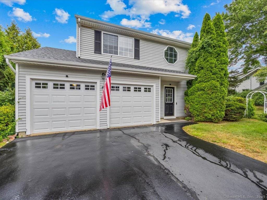 3 Apple Way is ready to be leased !