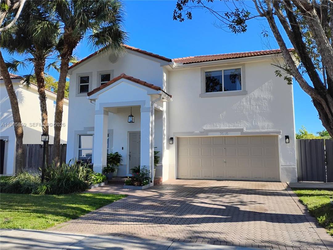 Lakefront Gem in West Kendall Your Private Oasis Awaits.
