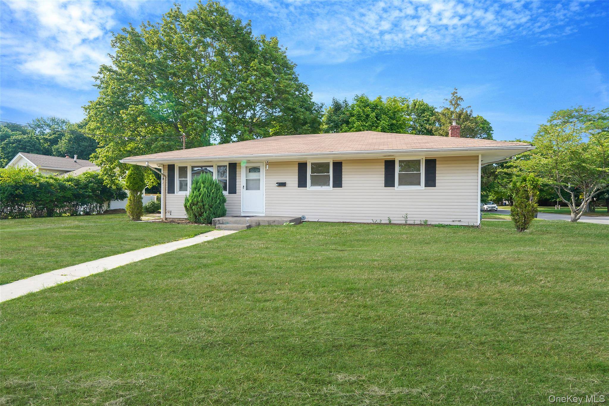 Charming 3 Bedroom Ranch in Port Jefferson Station Comsewogue School District !