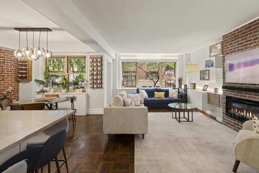 Impeccably renovated two bedroom, two bathroom apartment with a balcony and very reasonable maintenance.