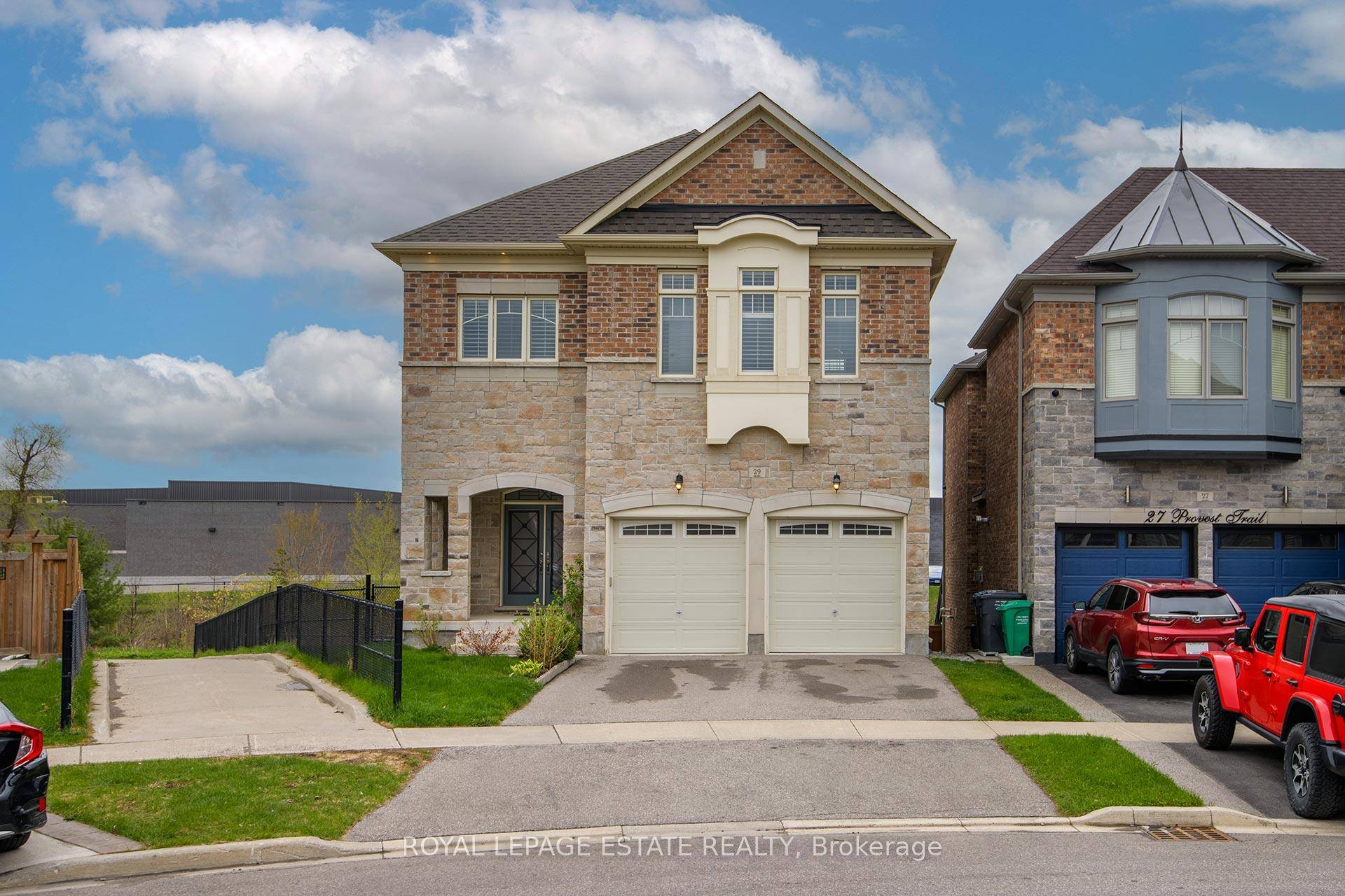 Beautifully designed Kaneff home with premium oversized ravine lot.