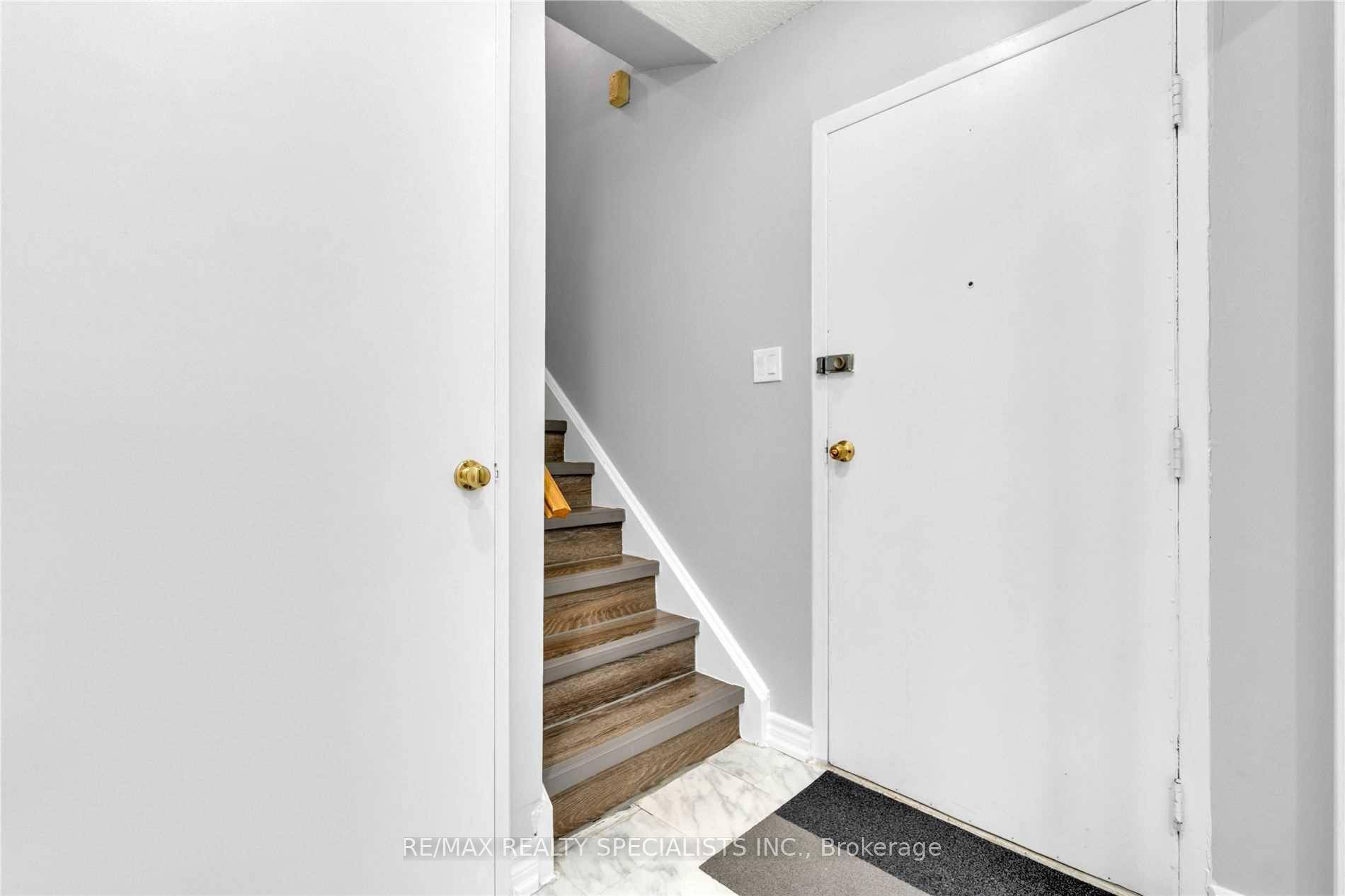Spacious 3 Bdrm. 1 5 Bath, Condo Townhouse.