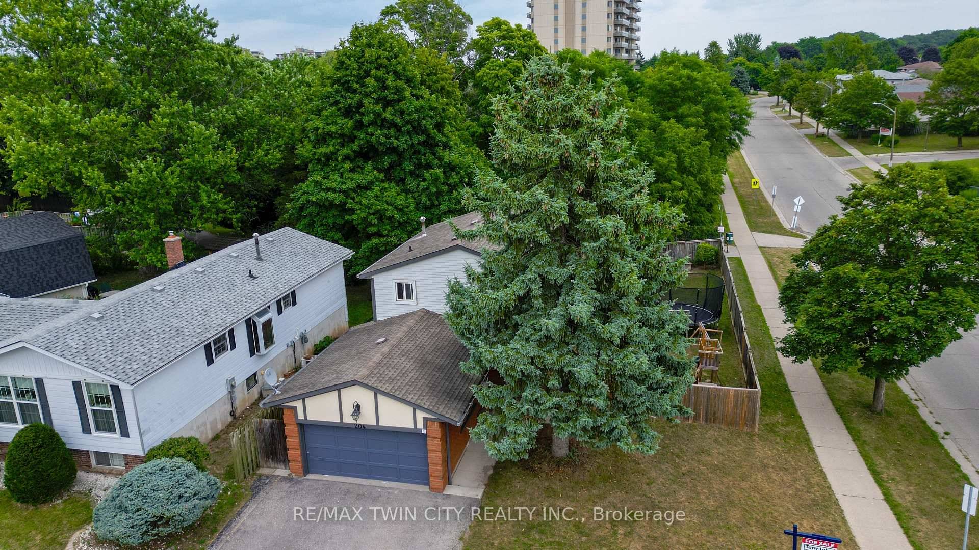 Move in ready and fully renovated from top to bottom in 2022 !
