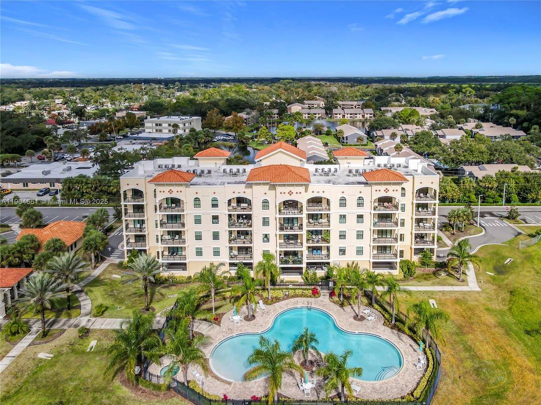 BEAUTIFUL LIGHT FILLED CORNER UNIT 3 BEDROOM 2 FULL BATH GARAGE PARKING STORAGE UNIT PET FRIENDLY THIS AS NEW 3 BEDROOM, 2 BATH LUXURY CORNER UNIT IN THE ORMOND RENAISSANCE ...