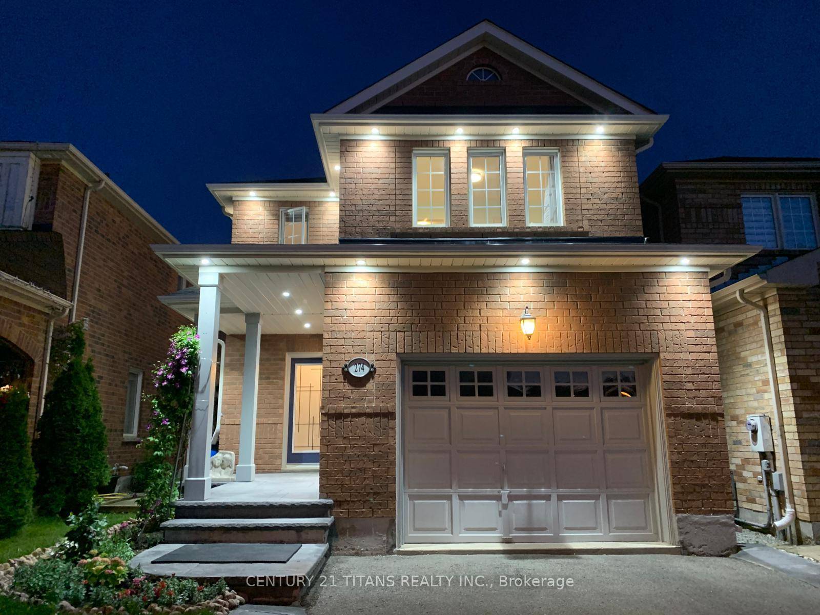 Fabulous and Well maintained Detached Home, Nice and Functional Layout, Many Reasons to Love This Home !
