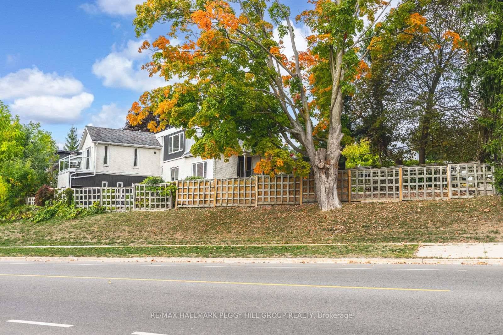FULLY RENOVATED EAST END SHOWSTOPPER WITH A VERSATILE LAYOUT amp ; FLEXIBLE R2 ZONING POSSIBILITIES !