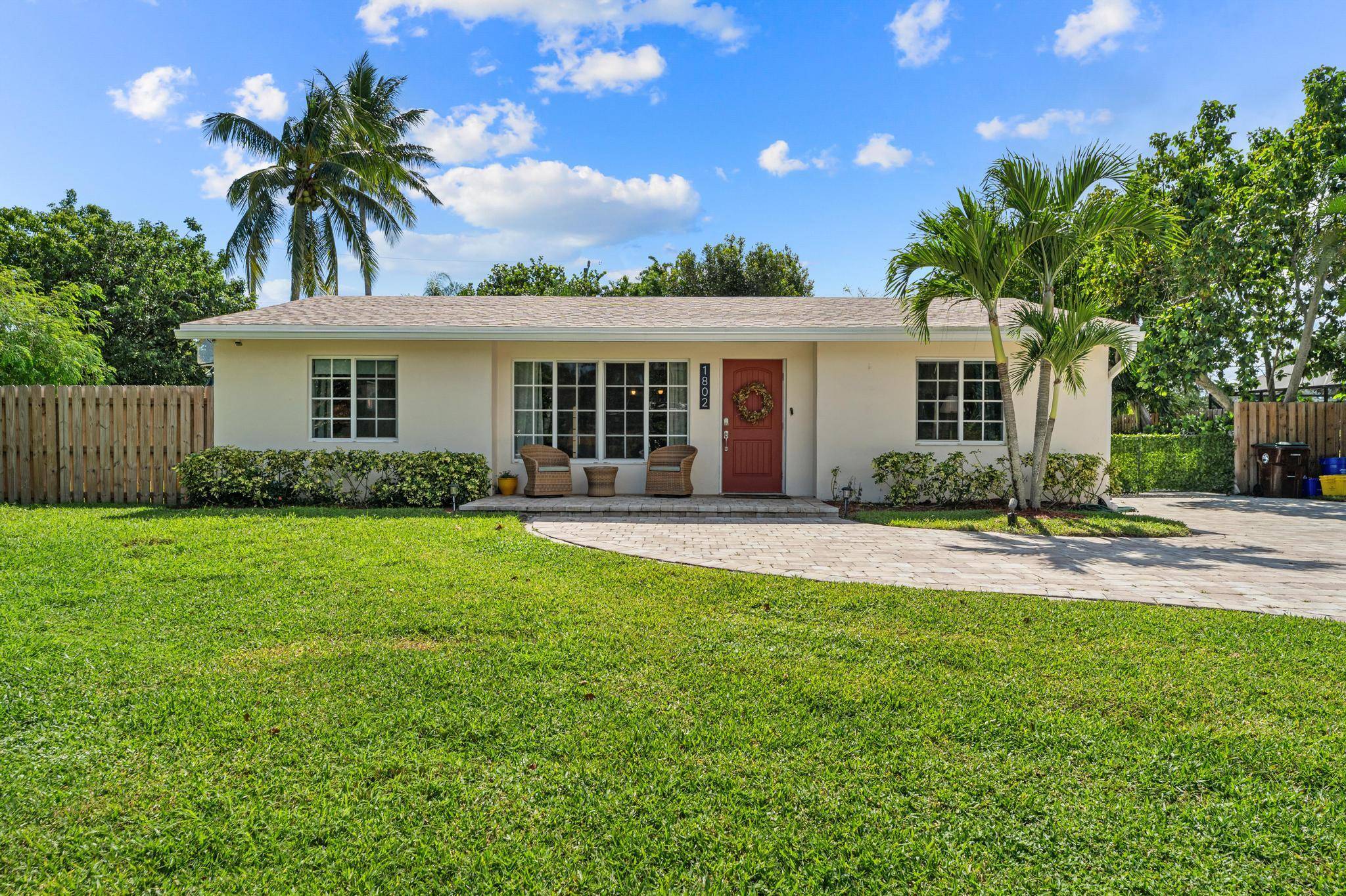 Experience the perfect mix of comfort and Florida charm in this beautifully maintained 3 bedroom, 2.
