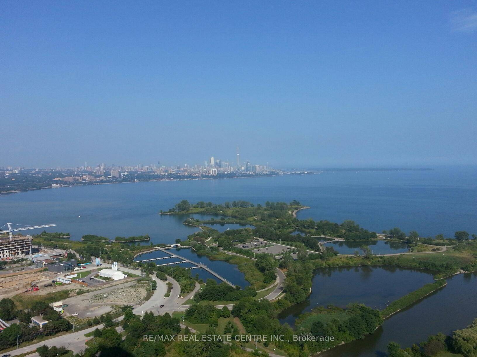 2 Bedrooms Corner Unit Face to the Lake of Ontario, Toronto's Premier Waterfront Condominium Community.